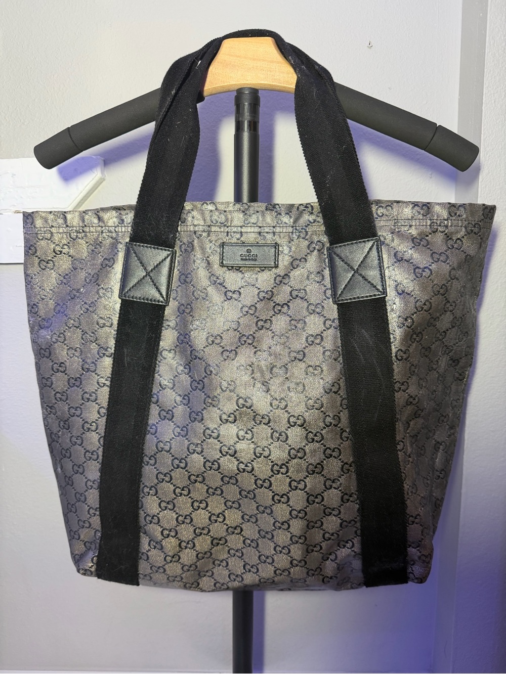 Gucci Monogram Tote Bag in Silver & Black (project)